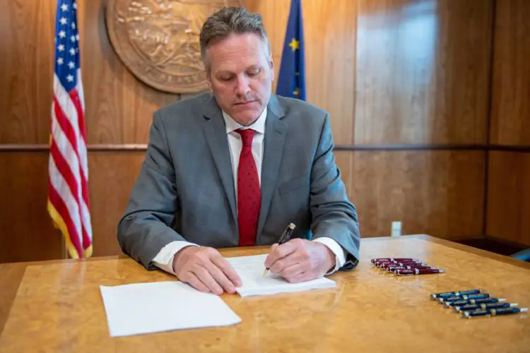 Image for Alaska Gouverneur legt Veto gegen Vape-Steuergesetz ein