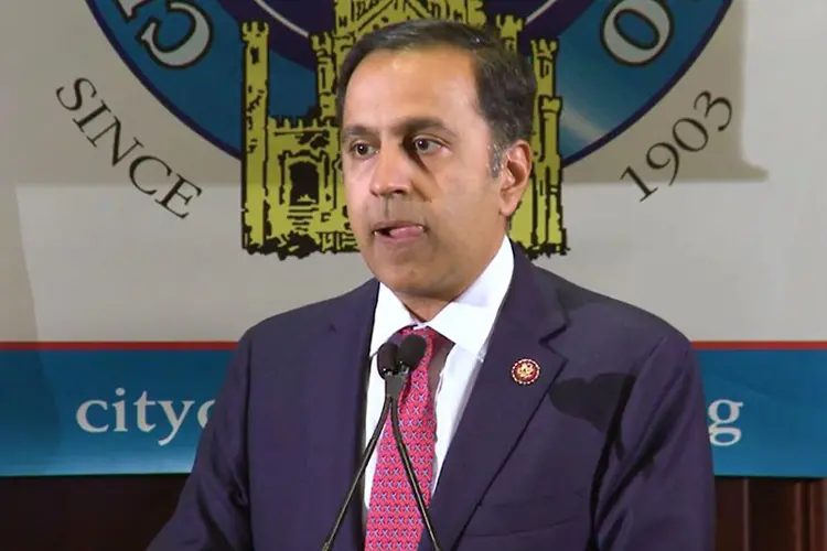 Image for Rep. Krishnamoorthi to FDA: Ban All Vapes During PMTA Delay