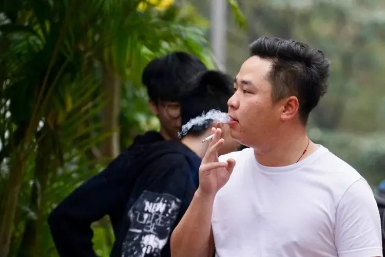 Image for Desperate Hong Kong Vapers Stock Up as Sales Ban Takes Effect