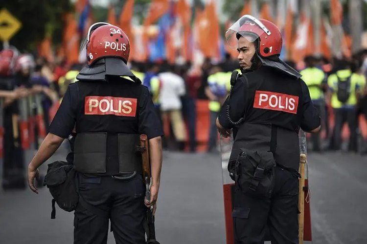 malaysia-vape-shop-raids